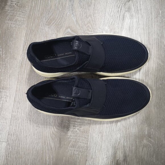 Ecco Ladies Size 6 Navy & White Slip On Sneakers - Picture 3 of 10